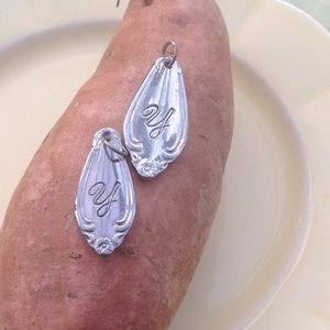 Y" monogrammed pendant